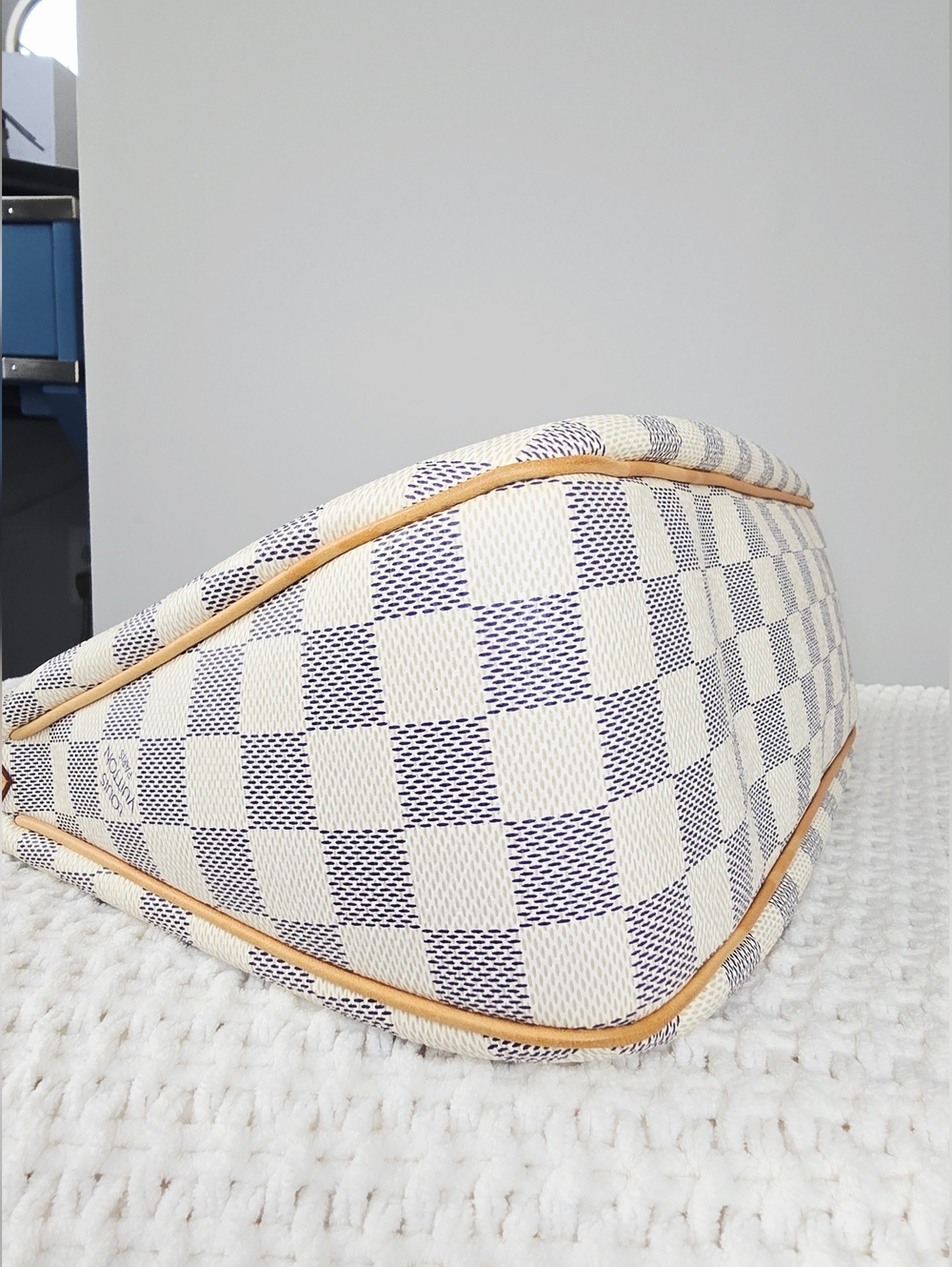 Louis Vuitton Damier Azur Siracusa PM Crossbody - Picture 11 of 14